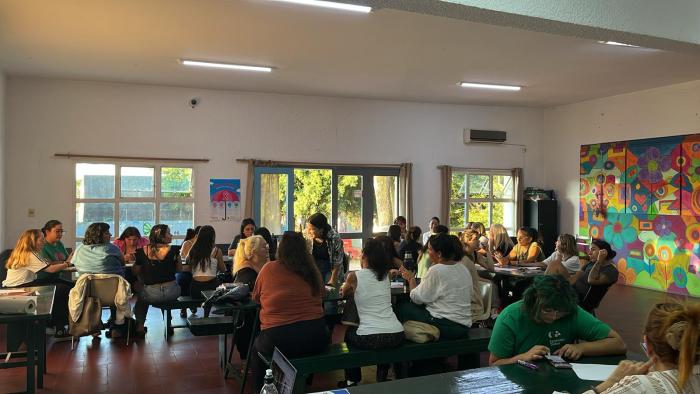 Participantes del taller, reunidos en un salón