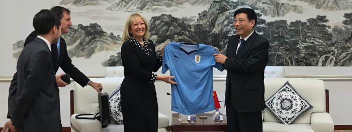Misión uruguaya en China se reunió con el ministro de Industria y Tecnologías de la Información Misión uruguaya en China se reunió con el ministro de Industria y Tecnologías de la Información