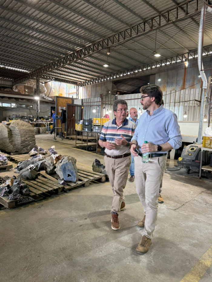 Directores Adrián Míguez y Néstor Campal del MIEM en visita en yacimientos en Artigas