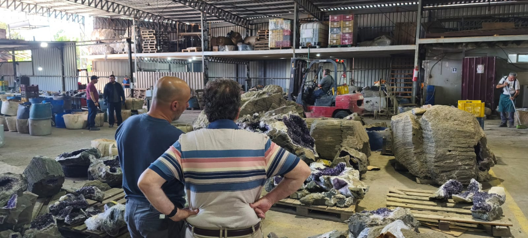 Director Néstor Campal del MIEM en visita en yacimientos en Artigas