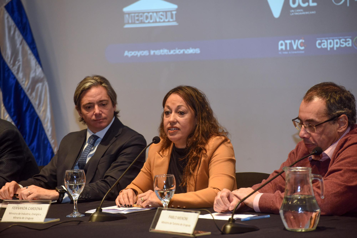 Cardona habla junto a Menoni y Asinelli 