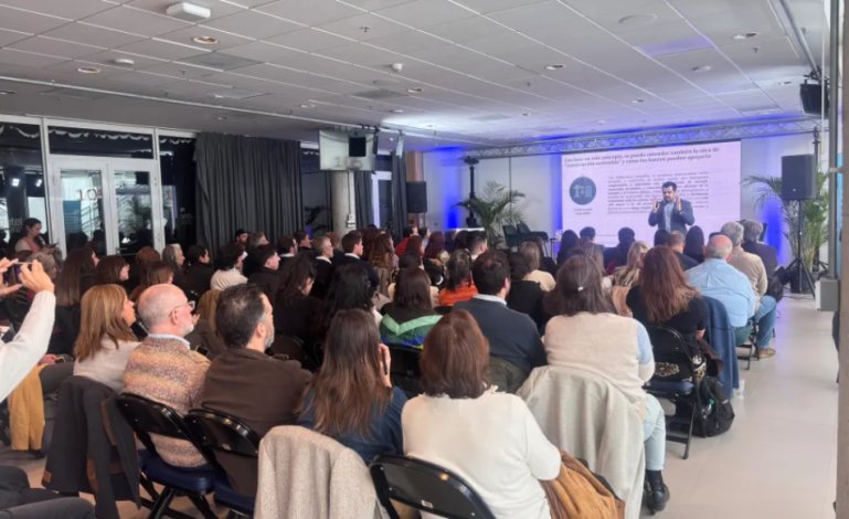 Público, sentado, en una sala de Antel Arena