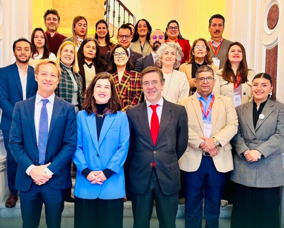 Foto oficial de las y los participantes del encuentro