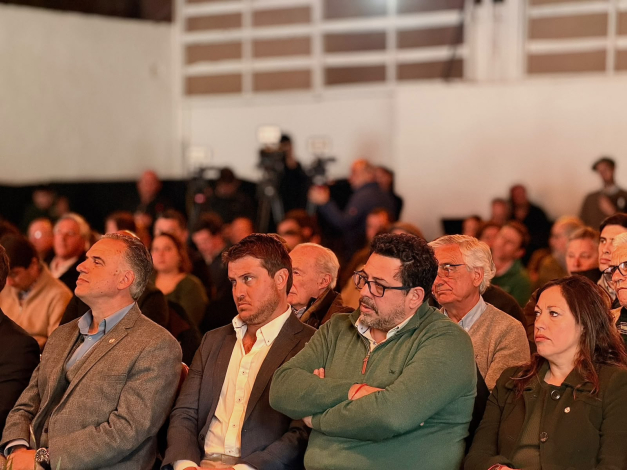 Autoridades, sentadas