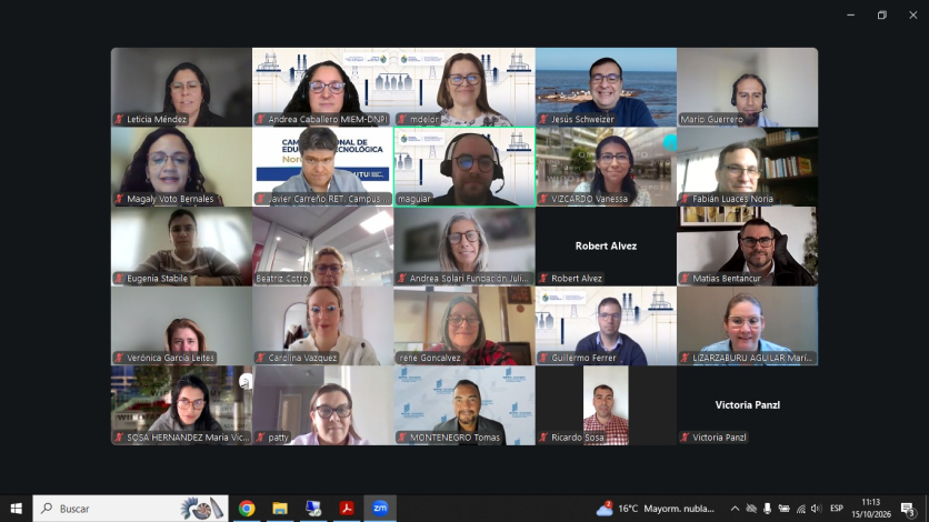 Pantalla de zoom con la imagen de todas las personas que están participando de la reunión
