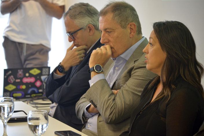 Cardona en mesa de autoridades