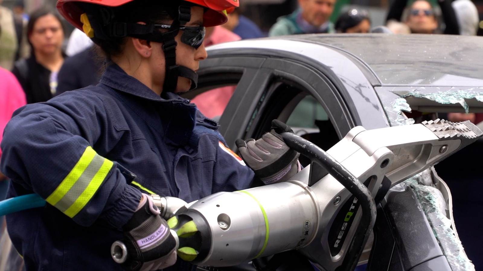 Bomberos participa de rescate de personas en siniestro de tránsito 