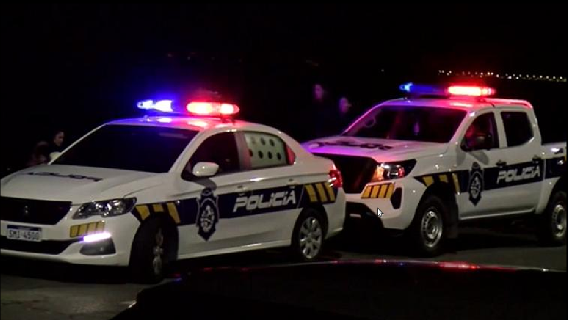 Allanaron dos casas en La Amarilla y encontraron un arma hurtada a la Policía: hay dos condenados