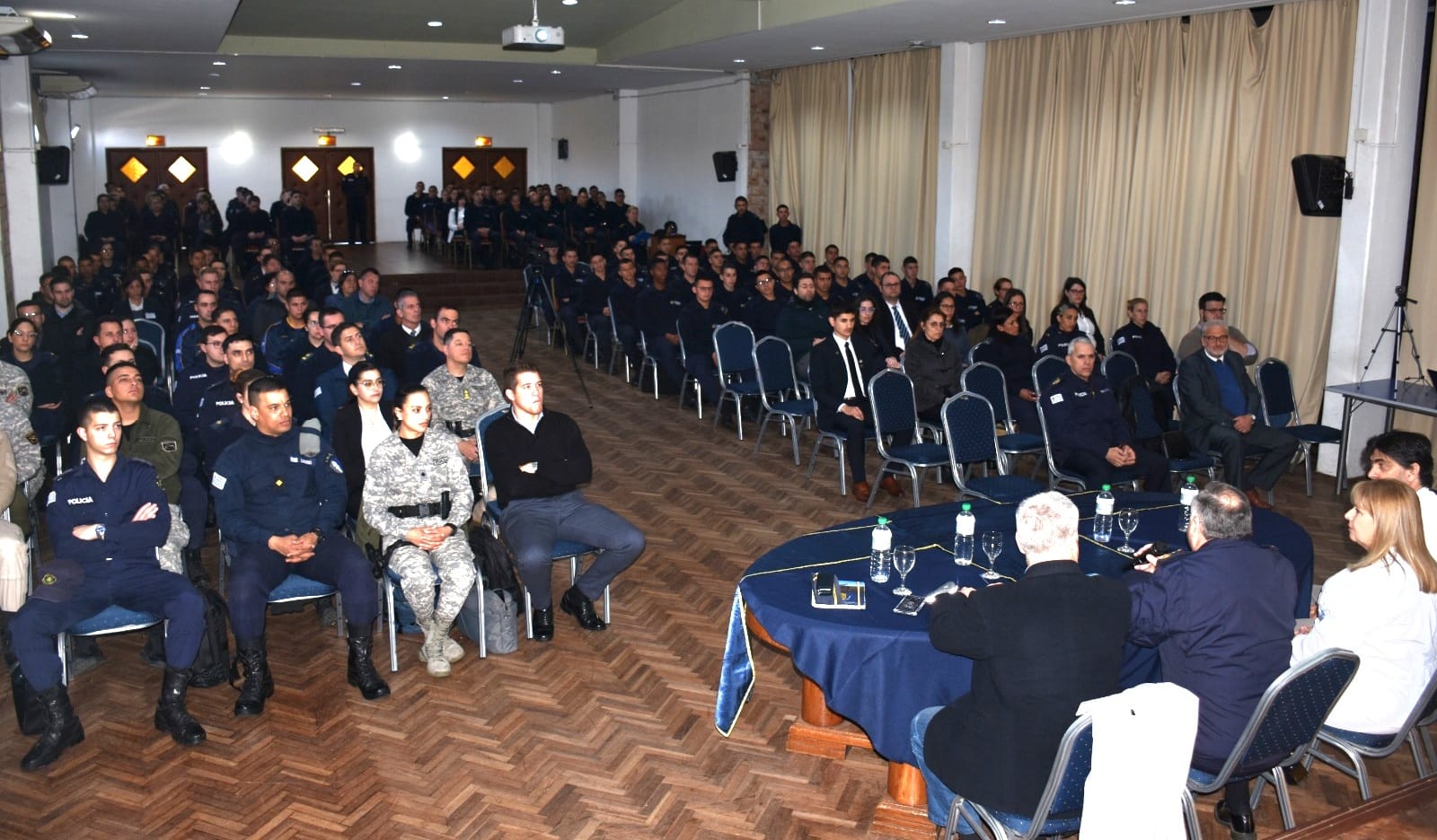 Capacitación en la escuela de policia