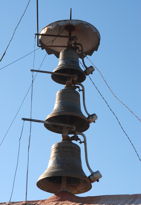 FOTO DE LAS CAMPANAS DEL RELOJ DE LA JEFATURA DE POLICÍA DE ARTIGAS