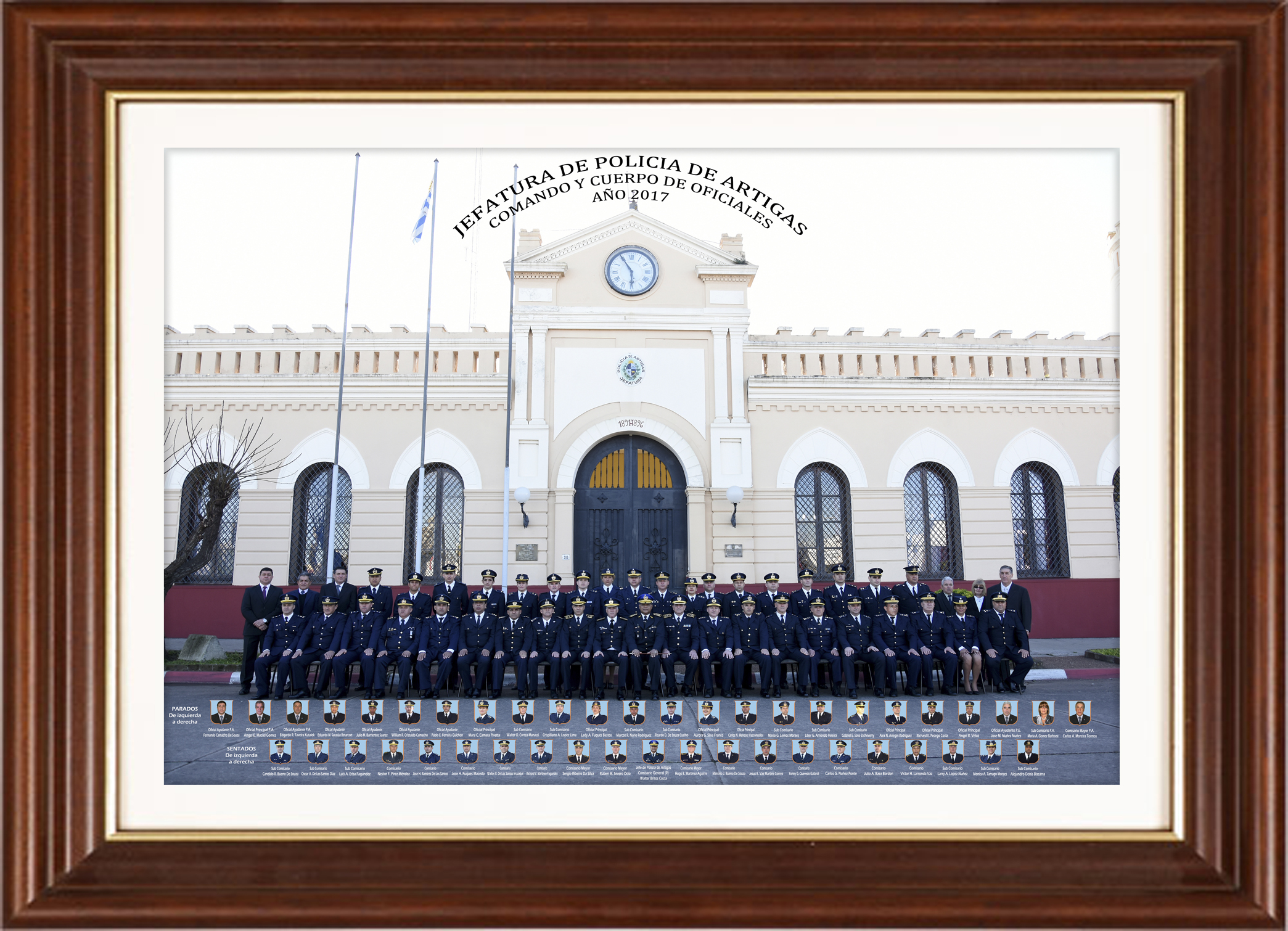 FOTO DEL COMANDO Y CUERPO DE OFICIALES DE LA JEFATURA DE POLICÍA DE ARTIGAS DEL AÑO 2017