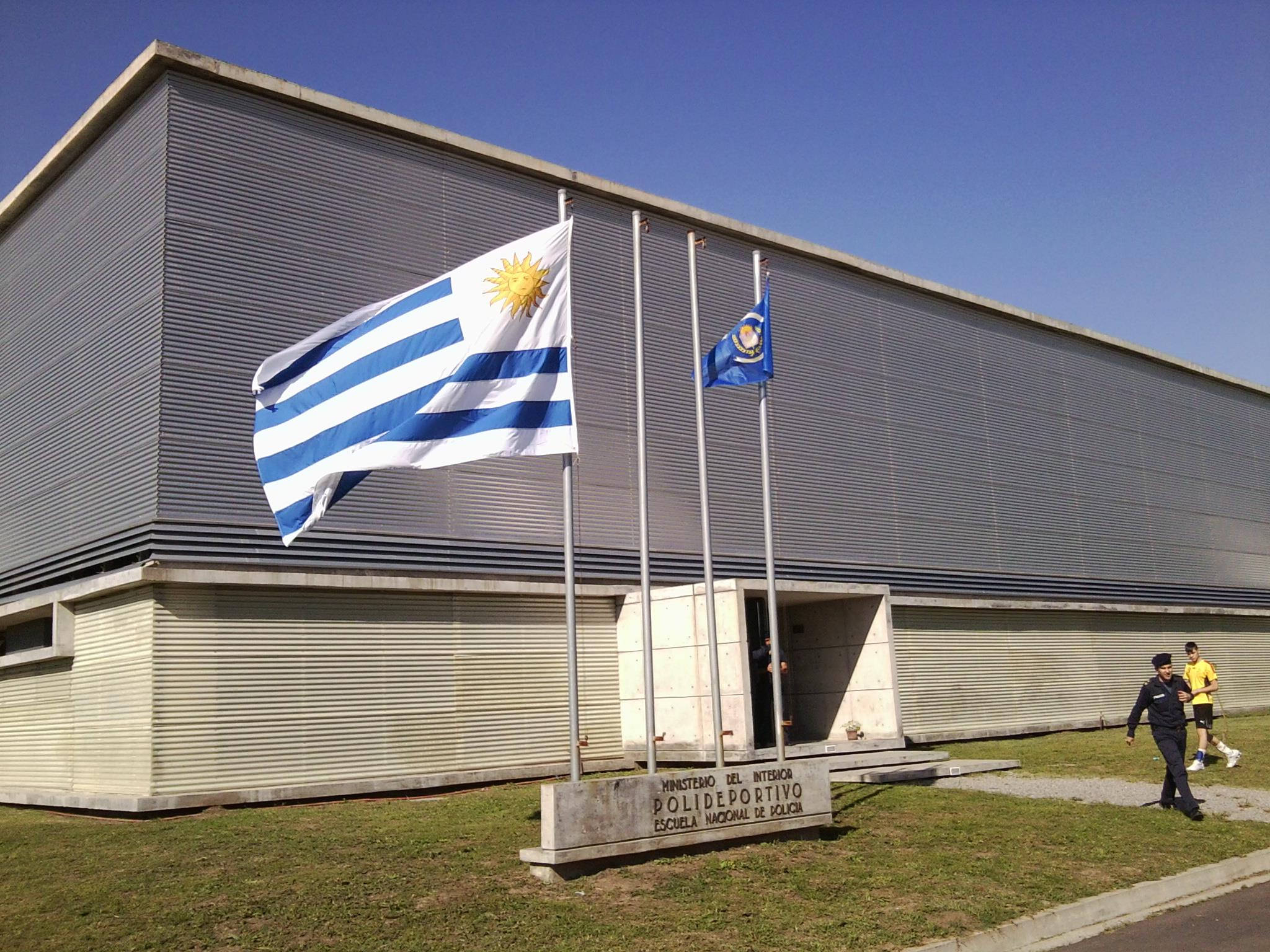 entrada del polideportivo