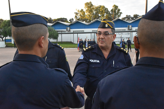 Figura 9: Bienvenida a Cadetes de 1er año por parte Sub Director de la Escuela Nacional de Policía, Comisario Elkin Alejandro LLANES.