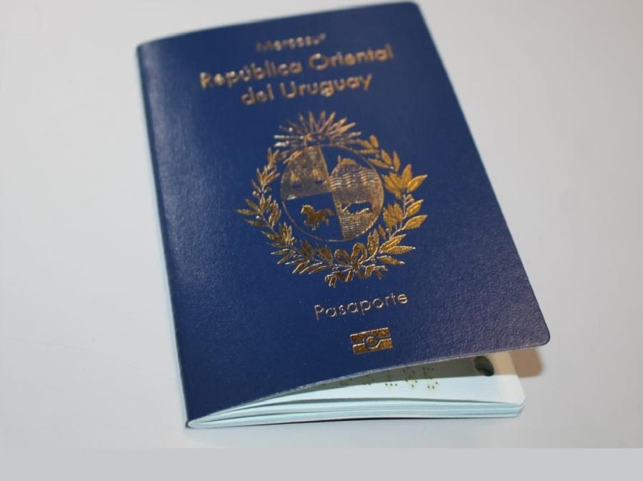 Ejemplar de un pasaporte uruguayo