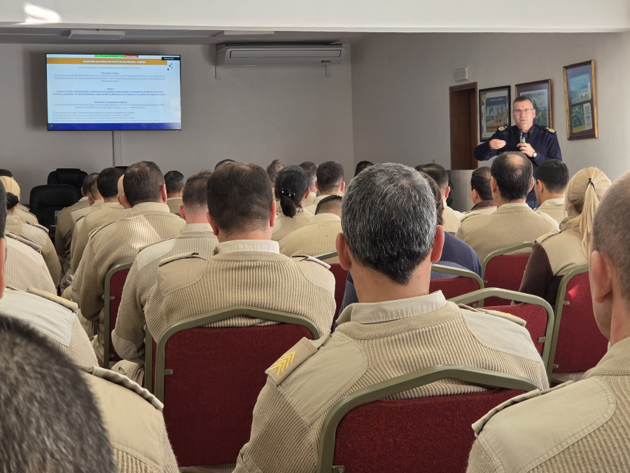 Crio. Mayor Lic. Richard Gutiérrez dictando taller