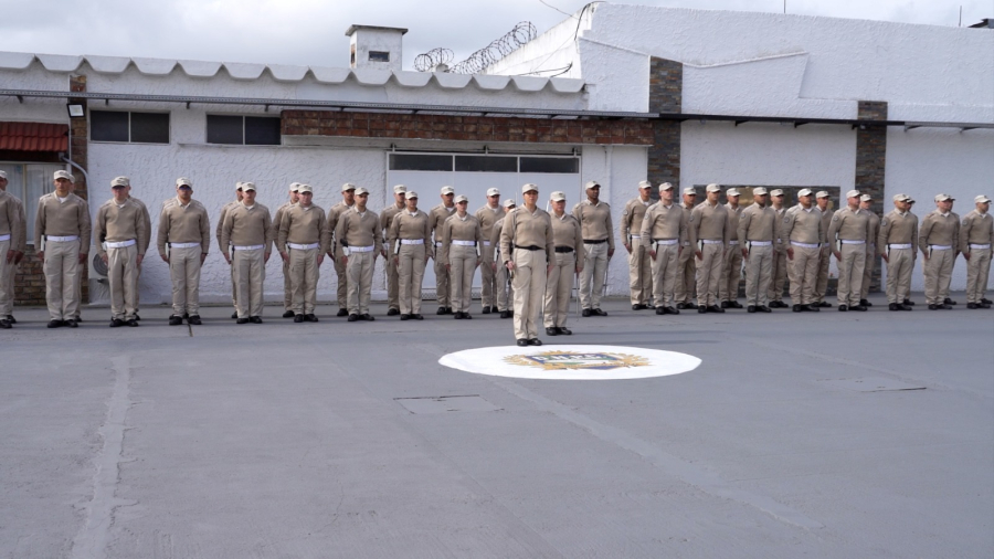 Efectivos de Caminera formados durante el acto