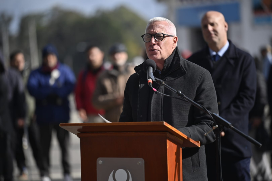 Ministro Carlos Negro durante su discurso en el acto de aniversario de José Gervasio Artigas