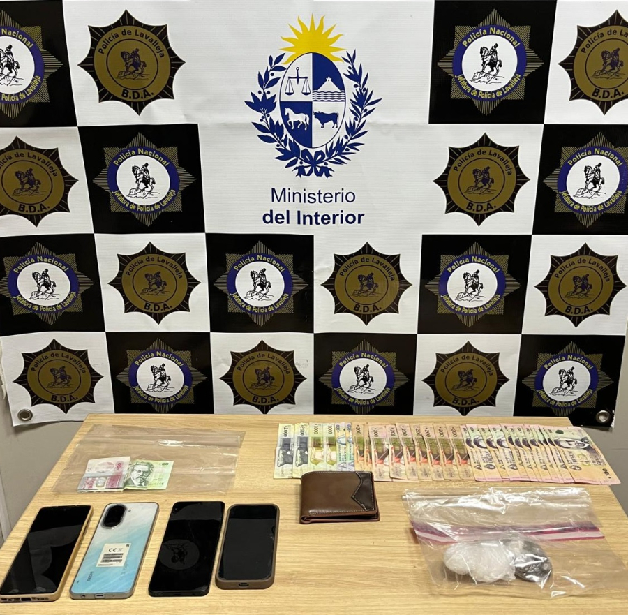 Elementos incautados en allanamiento de la Brigada antidrogas de Lavalleja 