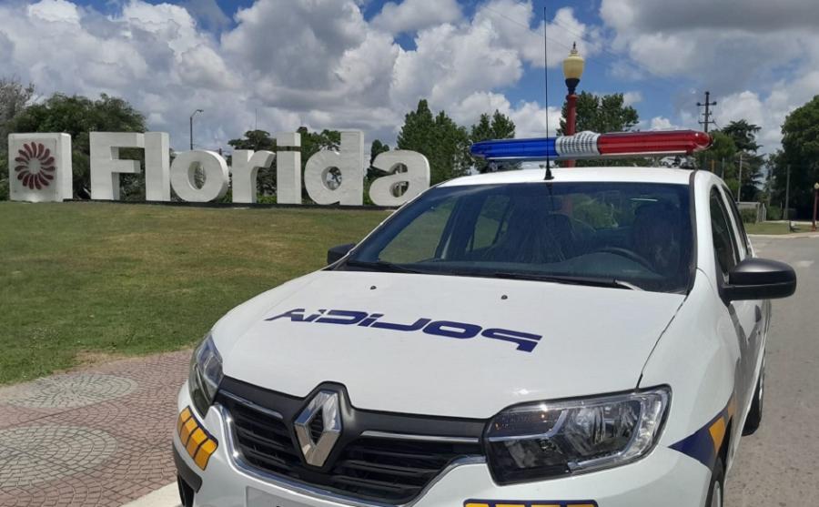 Móvil policial y letras de Florida