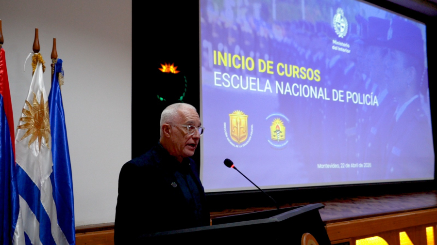 Ministro del Interior Dr. Carlos Negro en Puesta en marcha del nuevo Plan de Estudios 