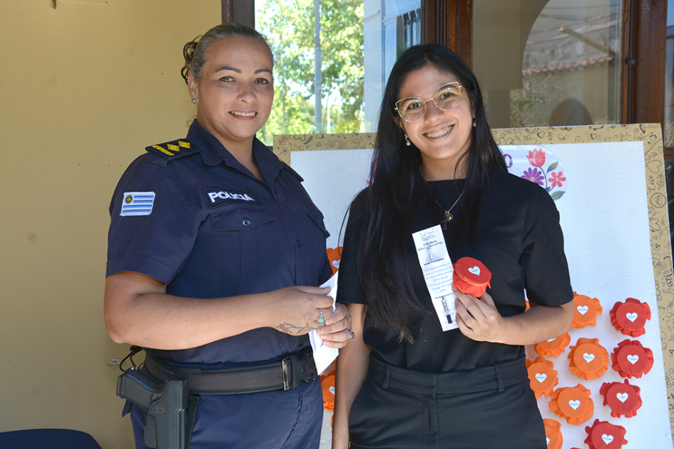 Comisario Lady Fuques con Agente Romina Cayetano de Administracion