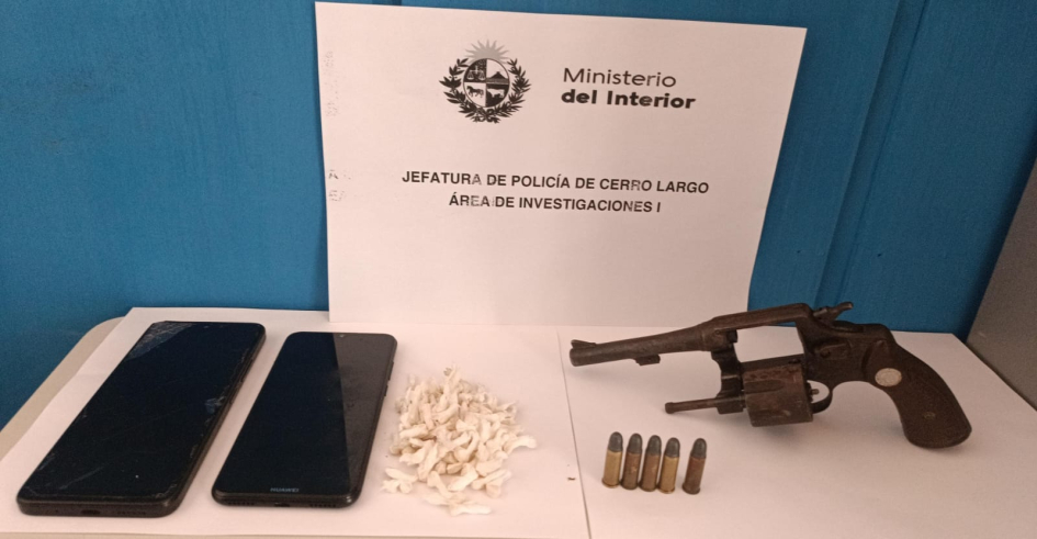 Celulares, estupefacientes, municiones y arma incautada. Celulares, estupefacientes, municiones y arma incautada.
