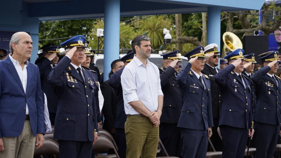 autoridades en el acto de egreso