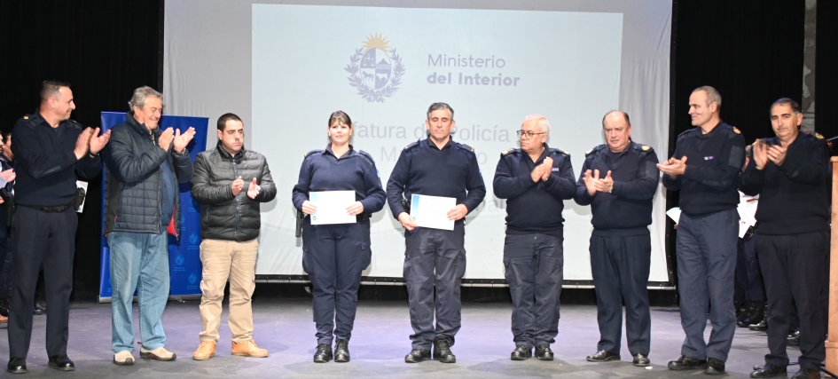 policias reconocidos en acto