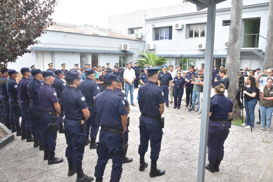 Policías en el homenaje