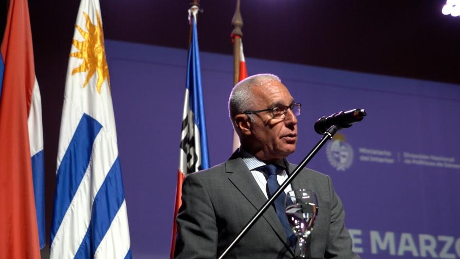 Ministro del Interior dando su discurso