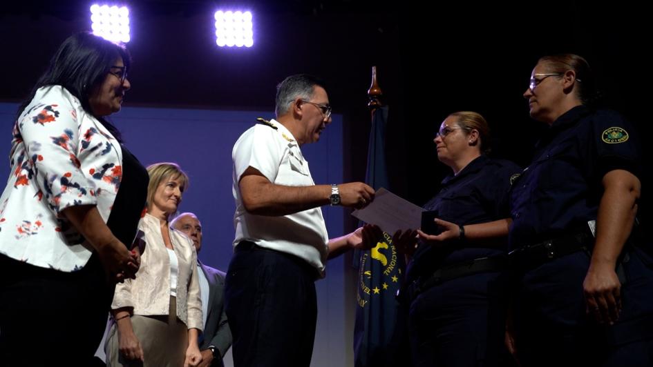 Agentes de policía reconocidas por su valor