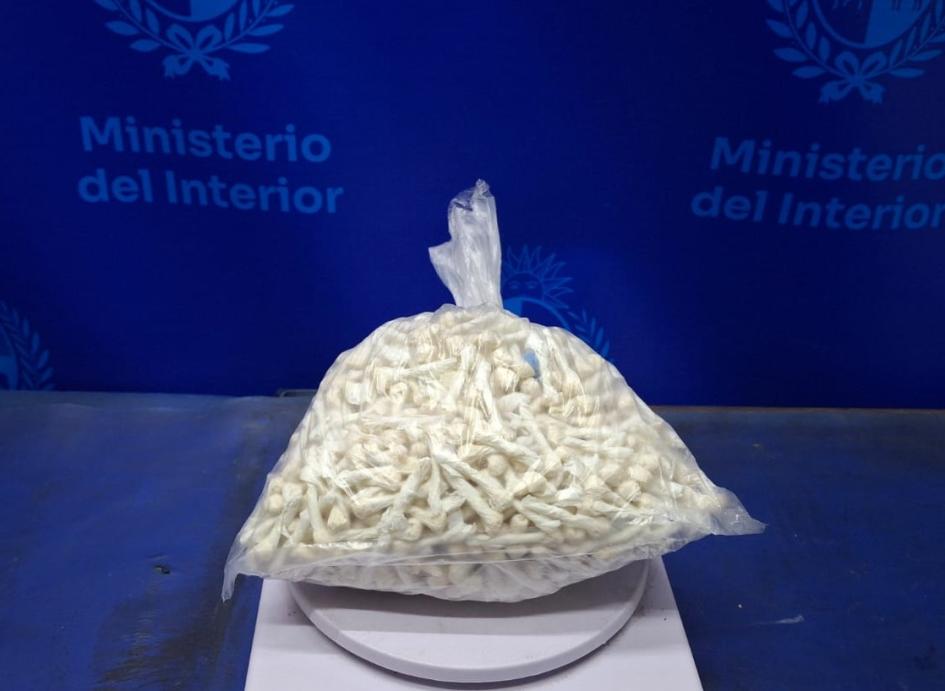 Allanamiento en Tres Ombúes culmina con incautación de drogas y tres detenidos Allanamiento en Tres Ombúes culmina con incautación de drogas y tres detenidos