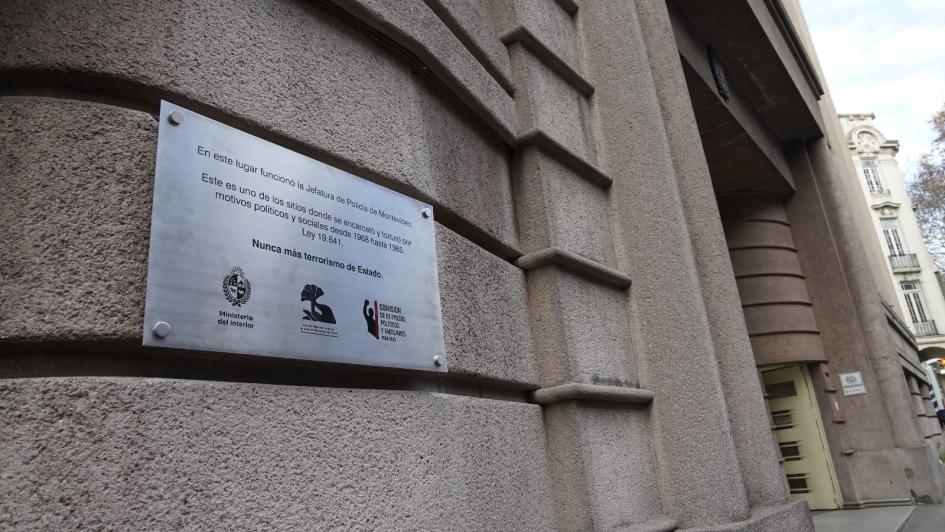 Colocación de Placa de la Memoria en la ex Jefatura de Policía y Cárcel Central Colocación de Placa de la Memoria en la ex Jefatura de Policía y Cárcel Central