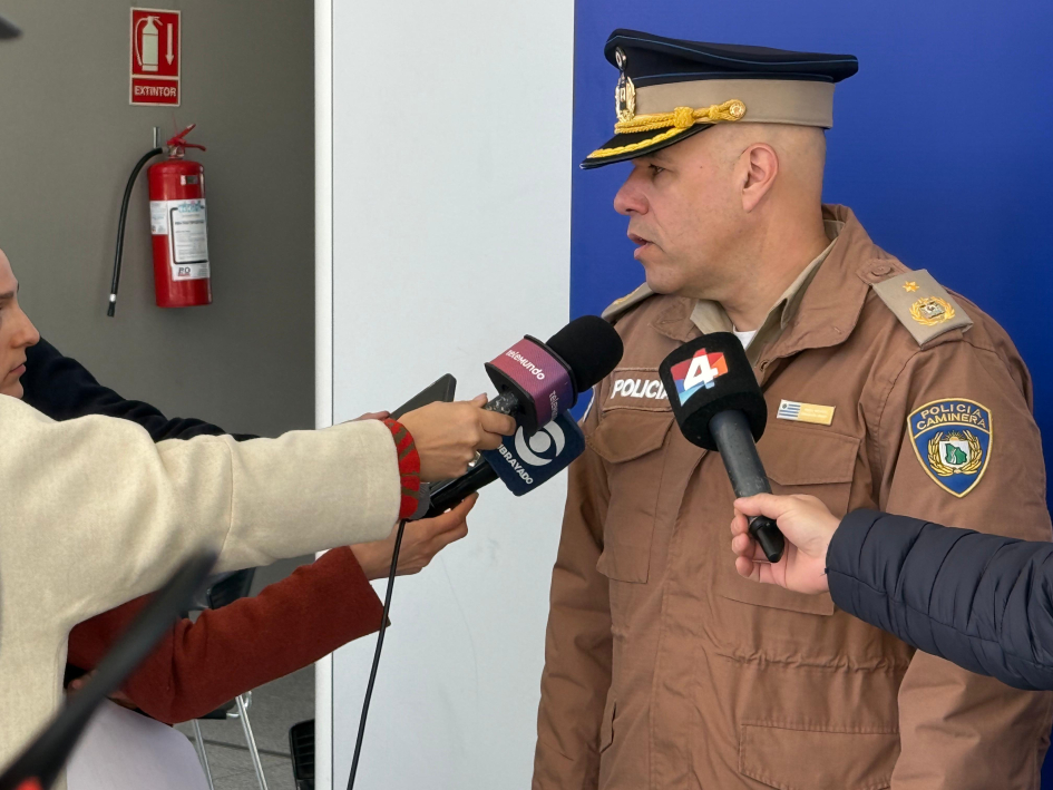 Secretaria Ejecutiva de la Unidad Nacional de Seguridad Vial (UNASEV), María Artagaveytia; el Jefe d Secretaria Ejecutiva de la Unidad Nacional de Seguridad Vial (UNASEV), María Artagaveytia; el Jefe d
