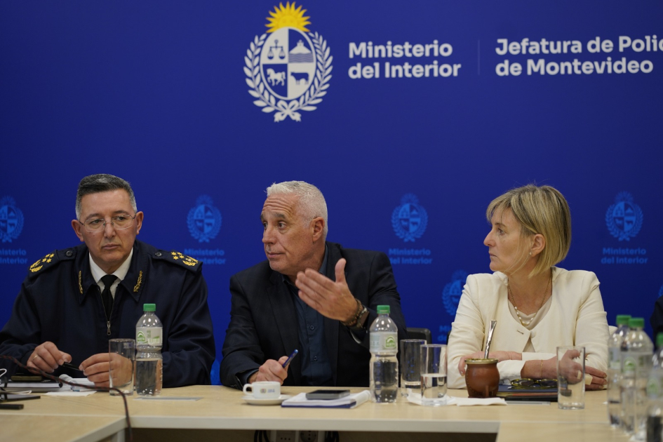 El Ministro Carlos Negro encabezó Comando ampliado en la Jefatura de Policía de Montevideo El Ministro Carlos Negro encabezó Comando ampliado en la Jefatura de Policía de Montevideo