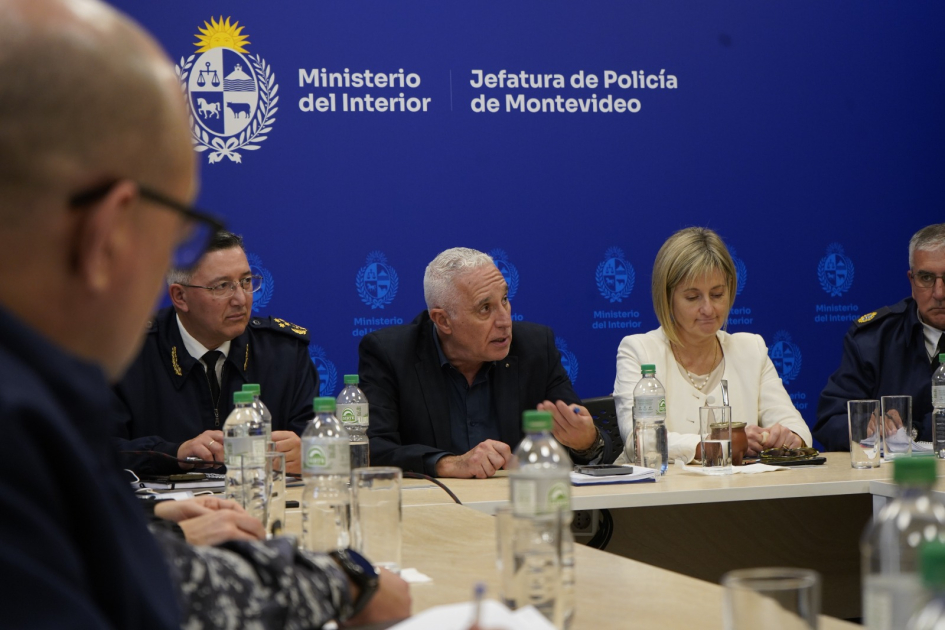 El Ministro Carlos Negro encabezó Comando ampliado en la Jefatura de Policía de Montevideo El Ministro Carlos Negro encabezó Comando ampliado en la Jefatura de Policía de Montevideo