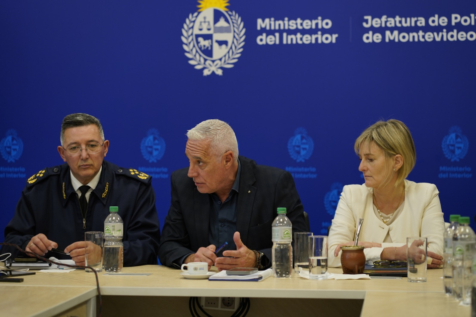El Ministro Carlos Negro encabezó Comando ampliado en la Jefatura de Policía de Montevideo El Ministro Carlos Negro encabezó Comando ampliado en la Jefatura de Policía de Montevideo