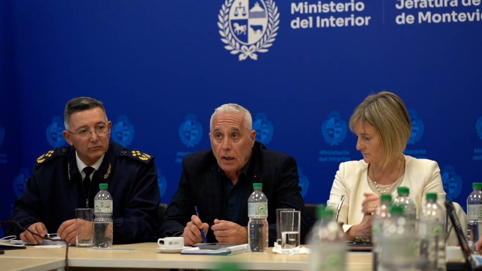 El Ministro Carlos Negro encabezó Comando ampliado en la Jefatura de Policía de Montevideo El Ministro Carlos Negro encabezó Comando ampliado en la Jefatura de Policía de Montevideo