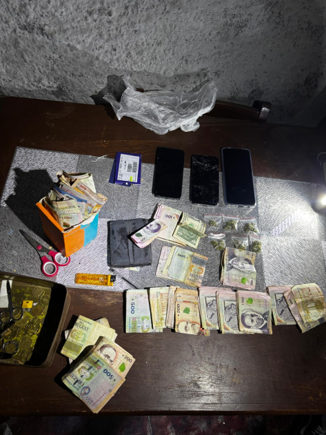 Objetos incautados en el allanamiento Objetos incautados en el allanamiento