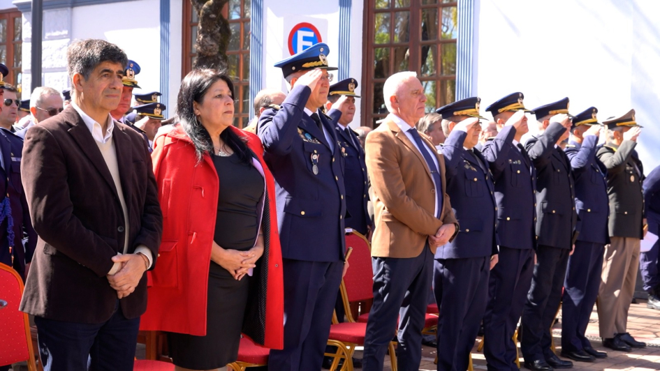 Ministro y autoridades durante la ceremonia de egreso 