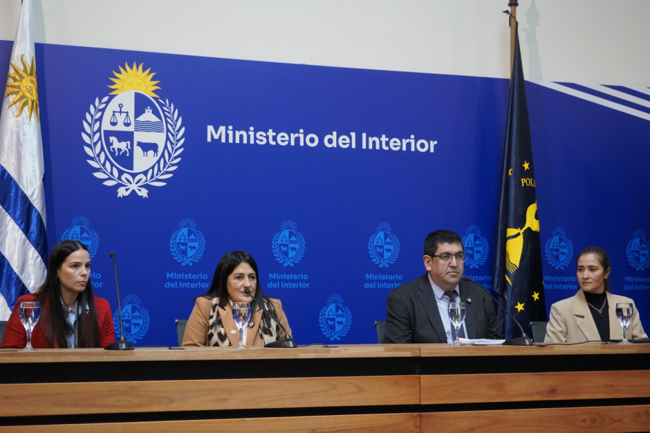 Autoridades que encabezaban la conferencia