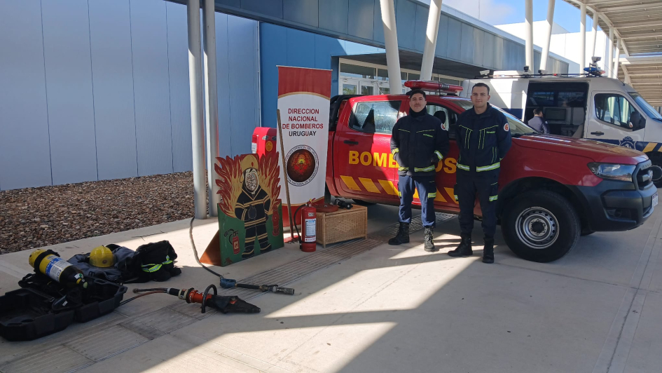 BOMBEROS PRESENTES BOMBEROS PRESENTES