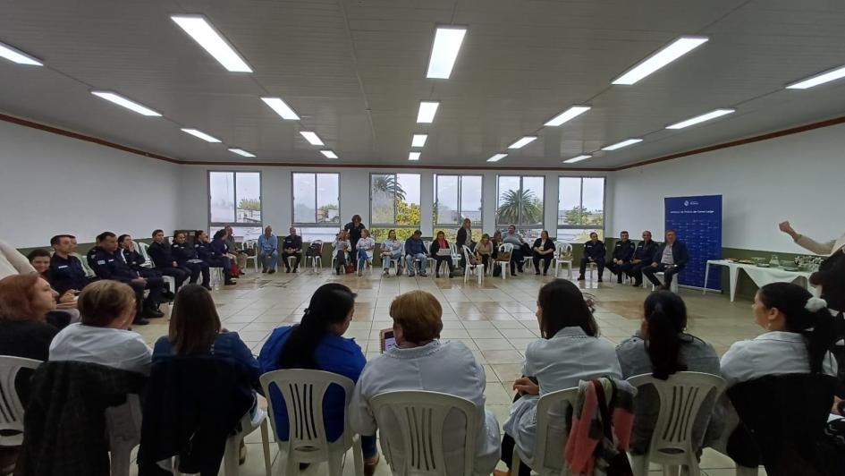 Representantes de diferentes instituciones públicas que participaron. Representantes de diferentes instituciones públicas que participaron.
