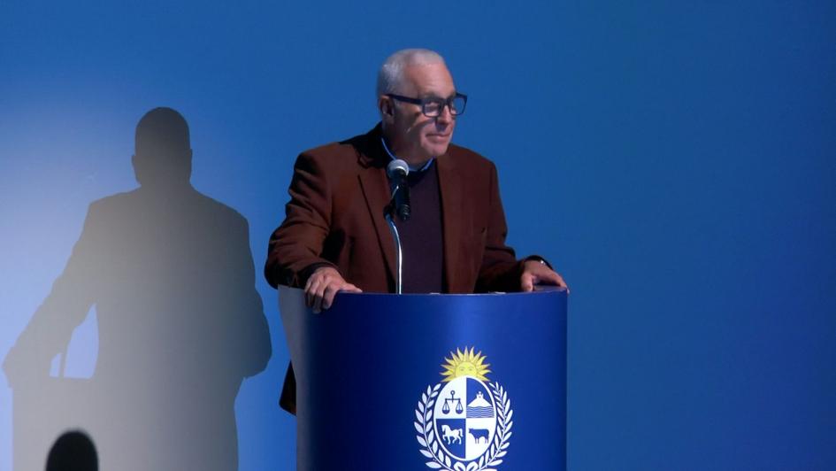 El encargado del programa, Agustín Iparraguirre, tomó la palabra para agradecer a la Comisión de Apo El encargado del programa, Agustín Iparraguirre, tomó la palabra para agradecer a la Comisión de Apo