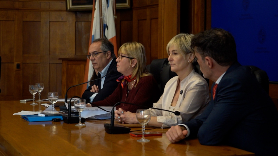 Subsecretaria del Ministerio del Interior, Ministros de Salud y Educación y Subsecretario del Mides Subsecretaria del Ministerio del Interior, Ministros de Salud y Educación y Subsecretario del Mides
