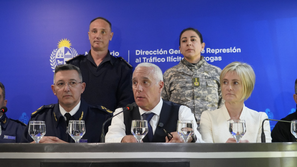 Incautan un cargamento de 2 toneladas de cocaína Incautan un cargamento de 2 toneladas de cocaína