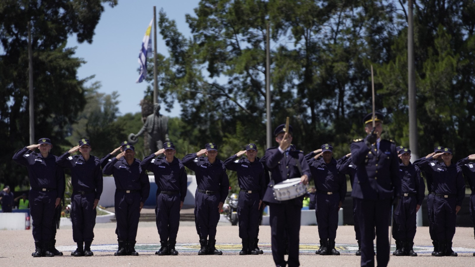 tanda de egresados formada en la Plaza de Armas 