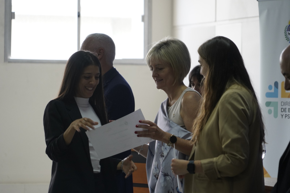 entrega de reconocimientos a los funcionarios 