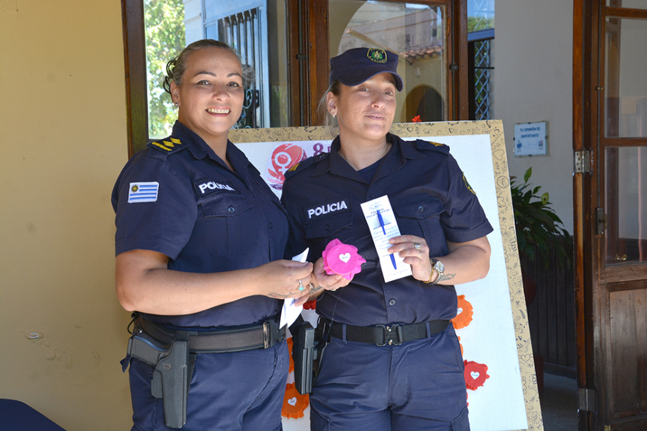 Comisario Lady Fuques con Oficial Ayudante Verónica Rodriguez