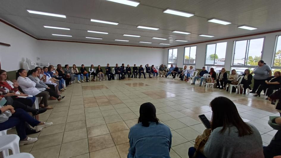 Representantes de diferentes instituciones públicas que participaron. Representantes de diferentes instituciones públicas que participaron.